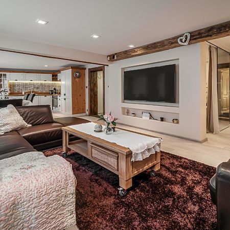 Luxurious And Royal Apartment In The Old Town Bratislava Dış mekan fotoğraf