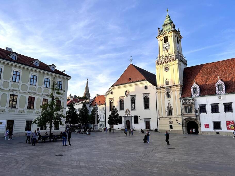 Luxurious And Royal Apartment In The Old Town Bratislava Dış mekan fotoğraf